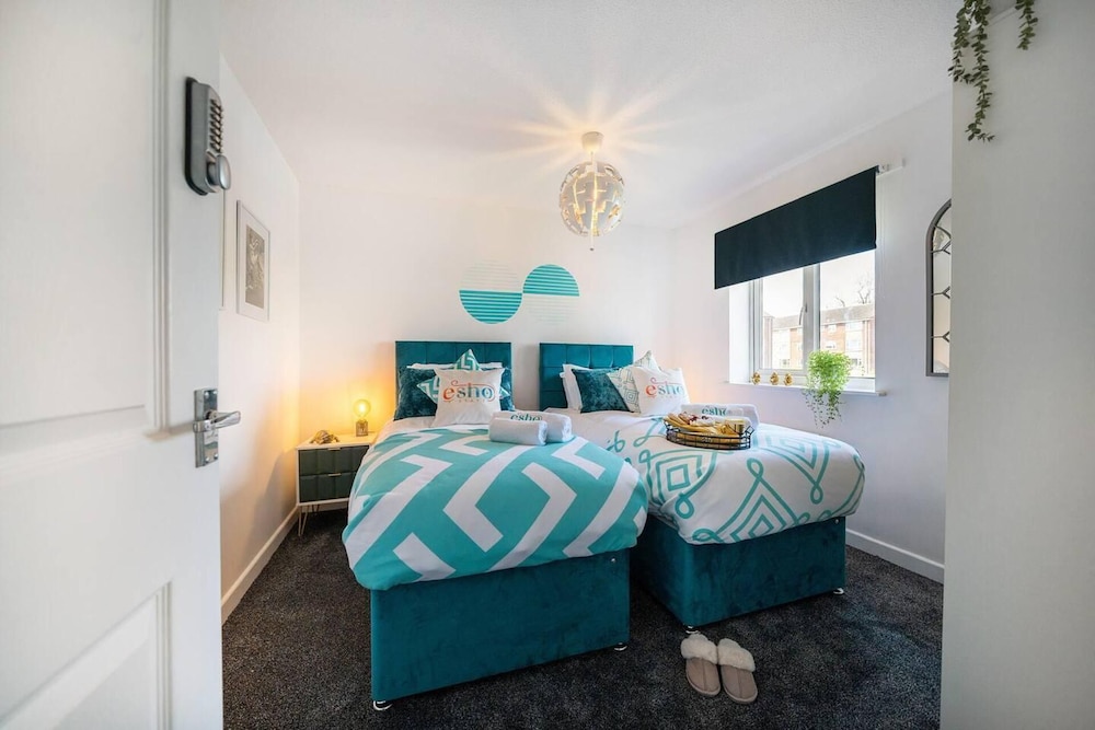 Spacious 3 bed House Garden Parking Wifi Smart tv