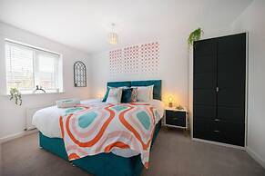 Spacious 3 bed House Garden Parking Wifi Smart tv