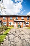 Spacious 3 bed House Garden Parking Wifi Smart tv