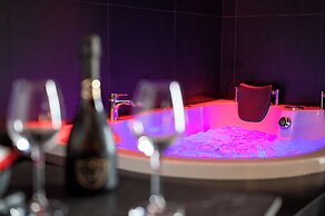 MAXIMUM HUB SUITE&SPA