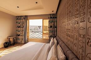 Royal Great Pyramid INN