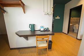 Room V Jalan Jenang