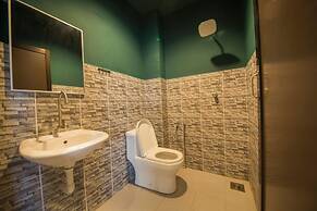 Room V Jalan Jenang