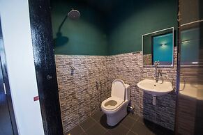Room V Jalan Jenang