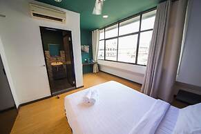 Room V Jalan Jenang