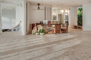 Ampersand Resort
