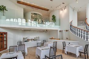 Ampersand Resort