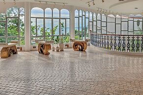 Ampersand Resort