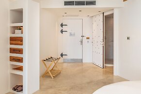 Ampersand Resort