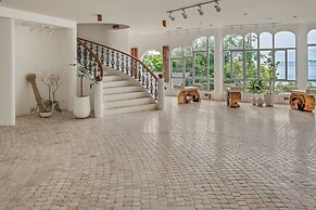 Ampersand Resort