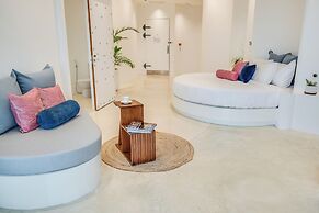 Ampersand Resort