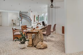 Ampersand Resort