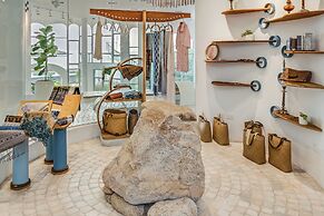 Ampersand Resort
