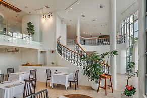 Ampersand Resort