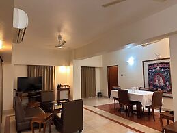 lhaki Hotel