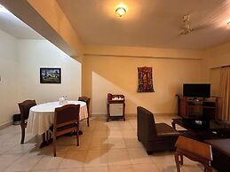 lhaki Hotel