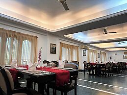 lhaki Hotel