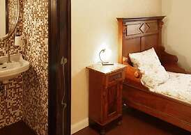 Hotel Lux