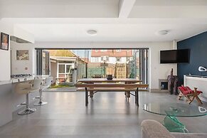 c Bright and Spacious House