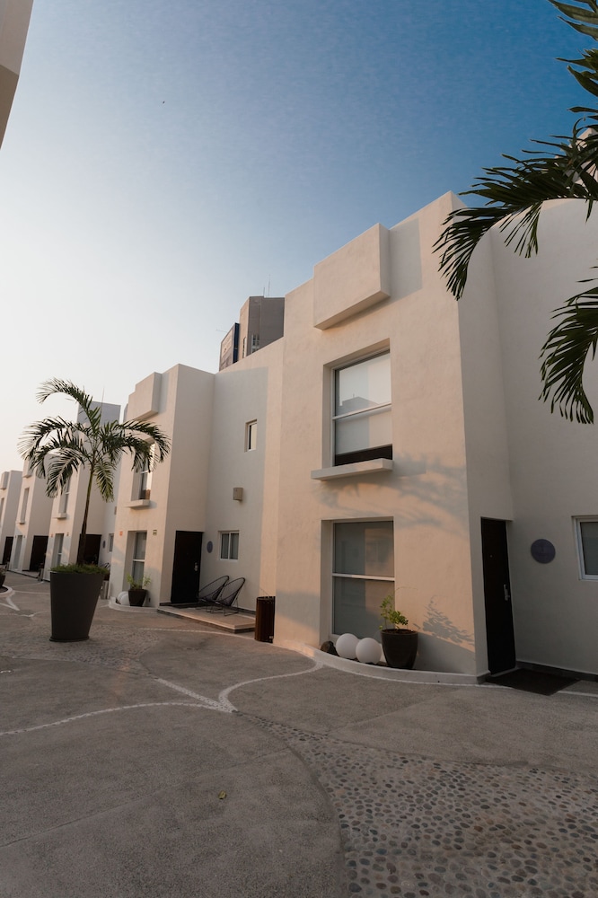 HS HOTSSON Acapulco Villas