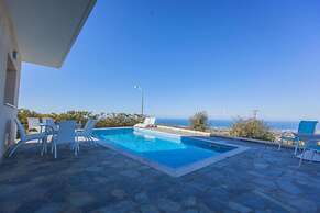 Villa Panorama Tria in Drouseia