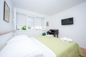 Billie Holiday apartment with balcony