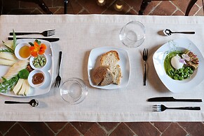 Delcorto Suites