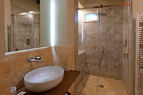 Delcorto Suites