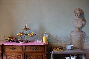 Delcorto Suites