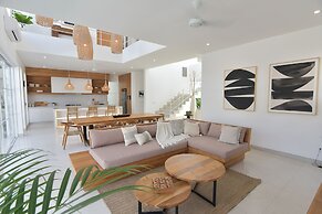 Villa Cruz in the centre Berawa