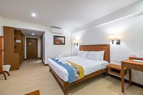 Meet Holiday Hotel