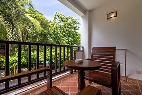 Meet Holiday Hotel