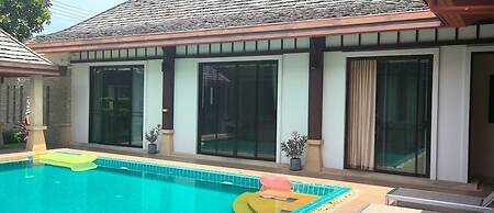 Meet Holiday Hotel