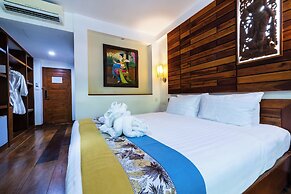 Meet Holiday Hotel