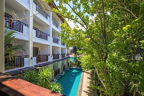 Meet Holiday Hotel
