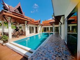 Meet Holiday Hotel