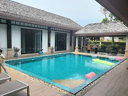 Meet Holiday Hotel