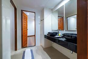 Meet Holiday Hotel