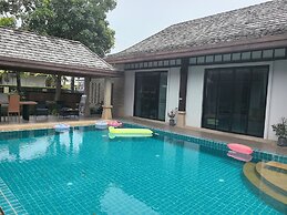 Meet Holiday Hotel