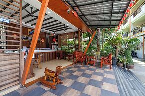 Meet Holiday Hotel