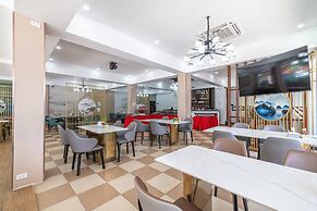 Meet Holiday Hotel