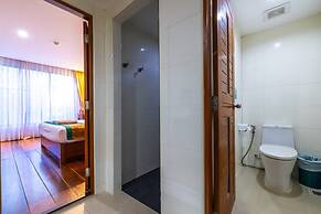 Meet Holiday Hotel