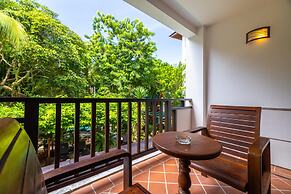 Meet Holiday Hotel