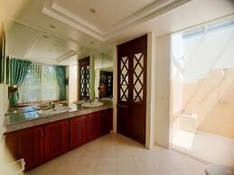 Meet Holiday Hotel