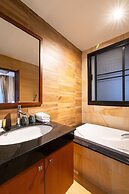 Meet Holiday Hotel