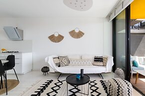 Beach House Style Condo & Pool