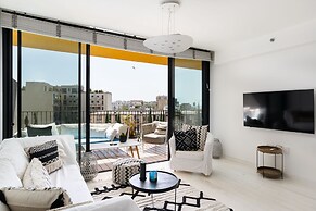 Beach House Style Condo & Pool