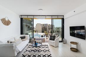 Beach House Style Condo & Pool