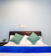 Hide Inn Blue