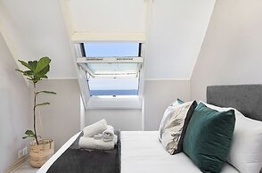 Dolphin Beach H301
